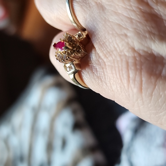 Beautiful Alwand Vahan 10k Yellow Gold Ruby Diamond Ring Size 5 or 5.5 - Picture 4 of 17